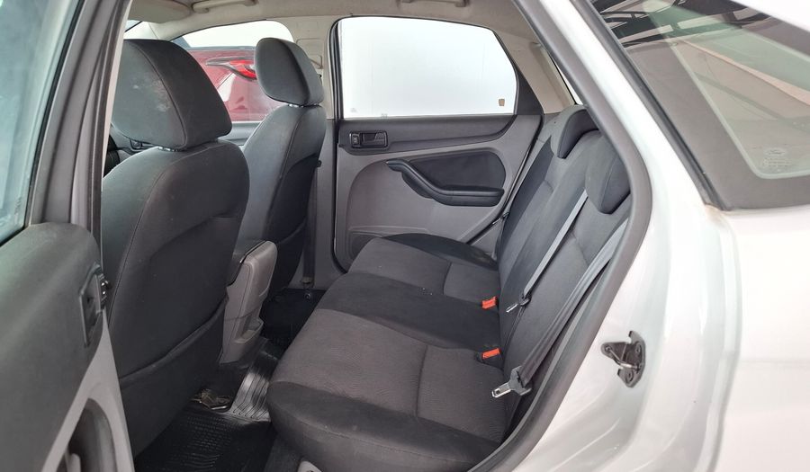 Ford Focus Ii 1.6 TREND Hatchback 2011