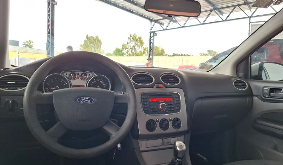 Ford Focus Ii 1.6 TREND Hatchback 2011