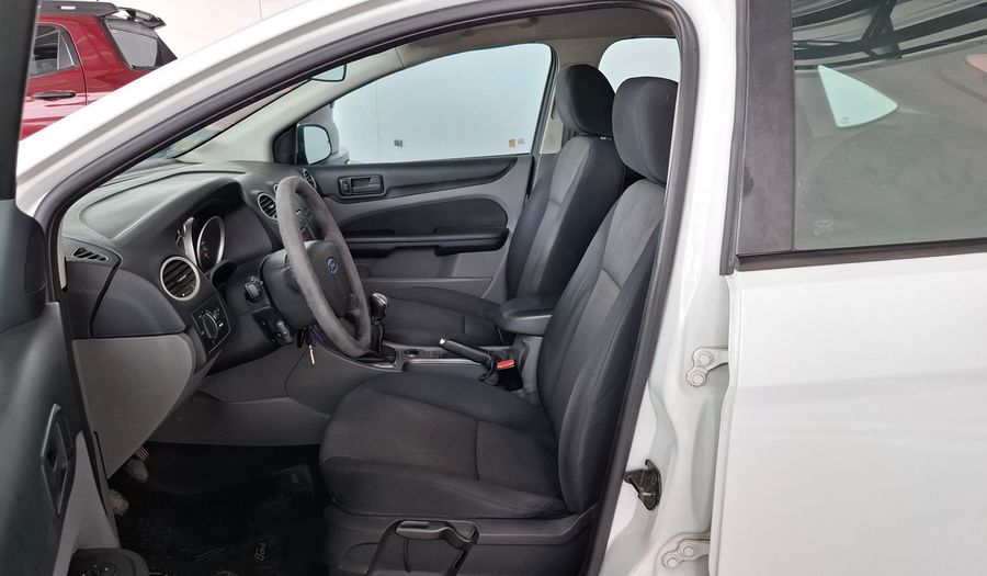 Ford Focus Ii 1.6 TREND Hatchback 2011