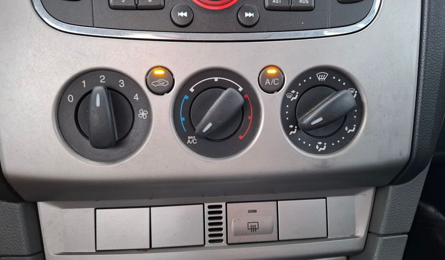 Ford Focus Ii 1.6 TREND Hatchback 2011