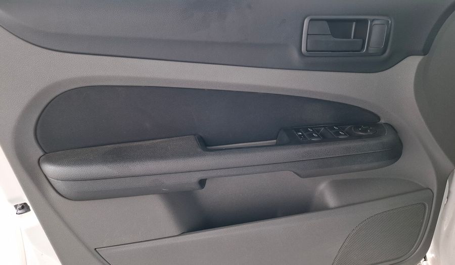 Ford Focus Ii 1.6 TREND Hatchback 2011