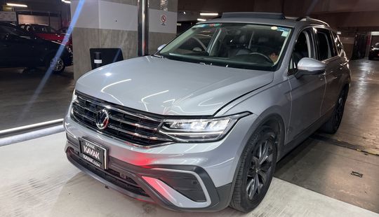 Volkswagen • Tiguan