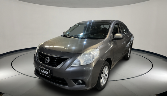 Nissan • Versa