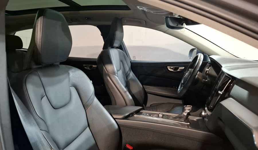 Volvo Xc60 2.0 T5 MOMENTUM AUTO 4WD Suv 2020