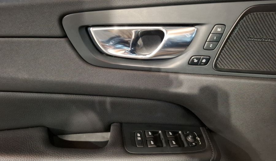 Volvo Xc60 2.0 T5 MOMENTUM AUTO 4WD Suv 2020