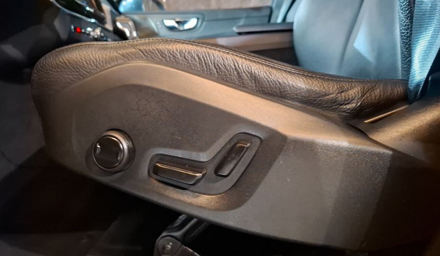 Volvo Xc60 2.0 T5 MOMENTUM AUTO 4WD Suv 2020