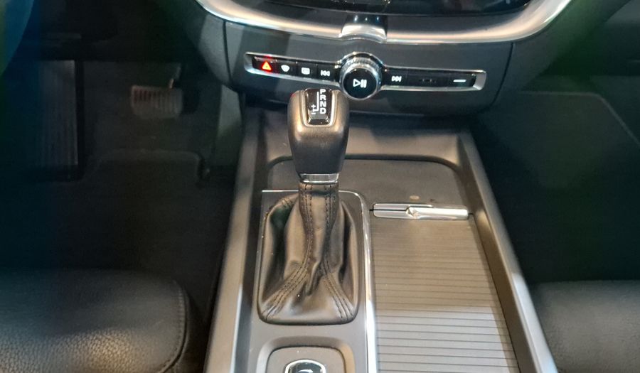 Volvo Xc60 2.0 T5 MOMENTUM AUTO 4WD Suv 2020