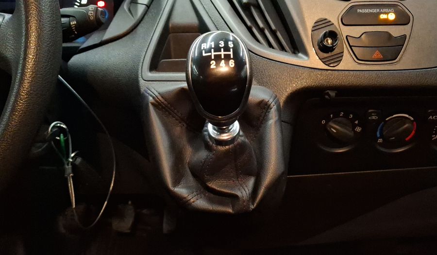 Ford Transit 2.2 DIESEL PASAJEROS LARGA A/A Van 2019