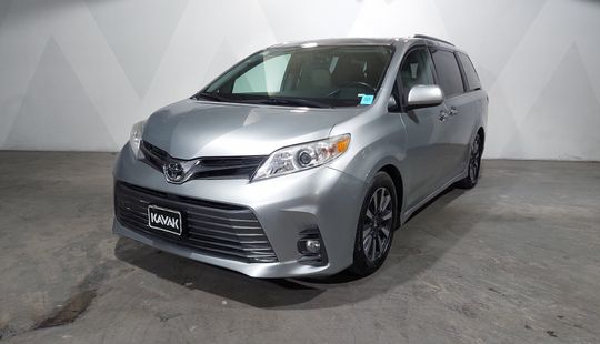Toyota • Sienna