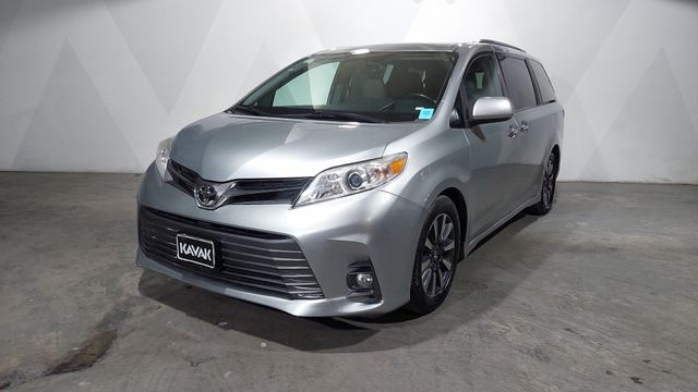 Toyota • Sienna