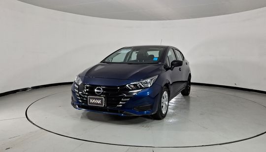 Nissan • Versa