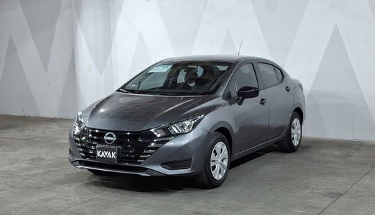 Nissan • Versa