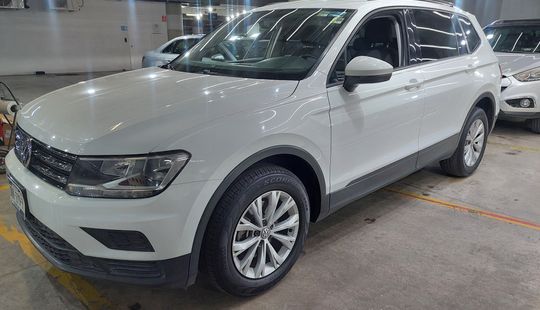 Volkswagen • Tiguan