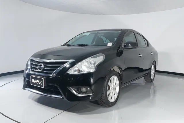Nissan · Versa