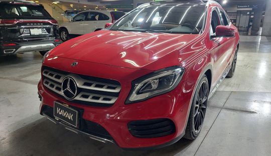 Mercedes Benz • Clase GLA