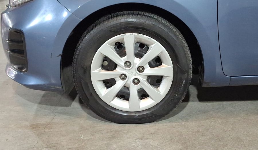 Kia Rio 1.6 LX MT Hatchback 2017