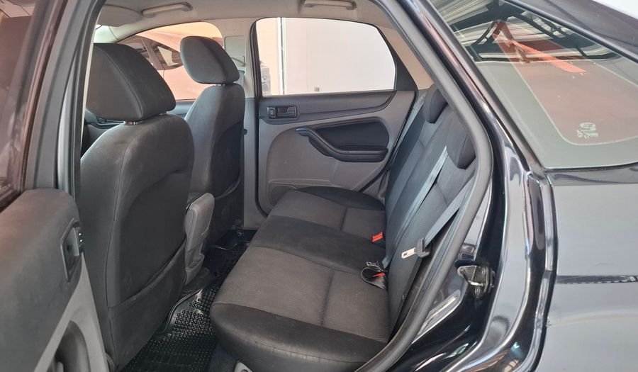 Ford Focus Ii 1.6 TREND Sedan 2012