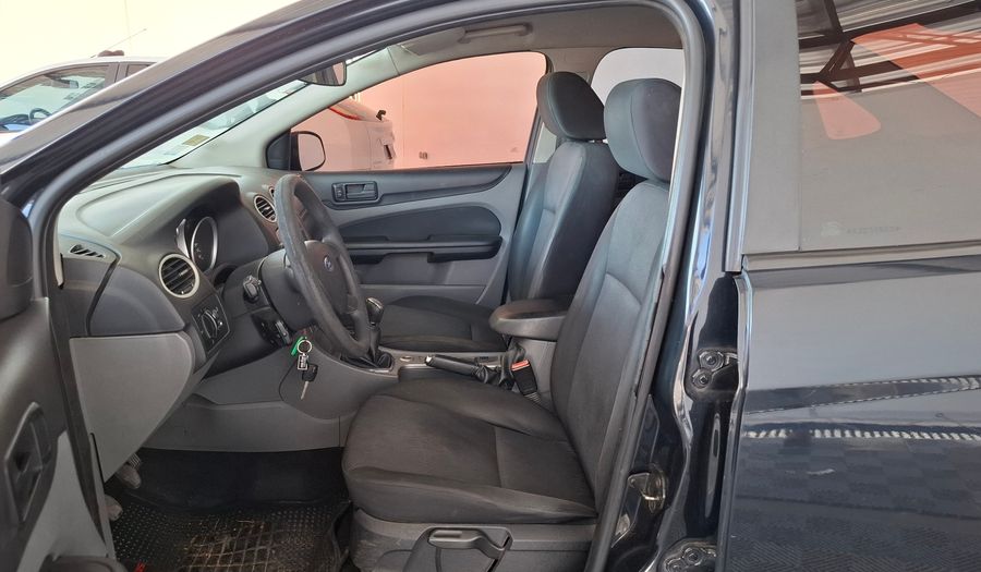 Ford Focus Ii 1.6 TREND Sedan 2012