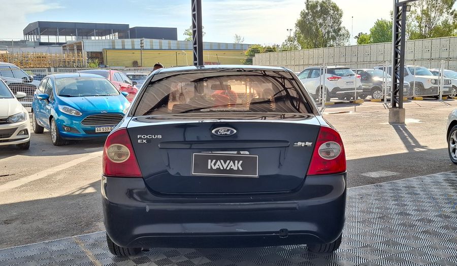 Ford Focus Ii 1.6 TREND Sedan 2012