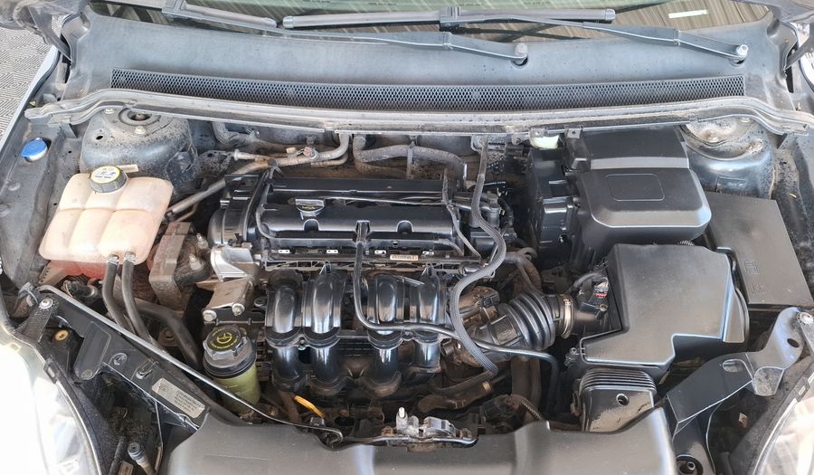 Ford Focus Ii 1.6 TREND Sedan 2012