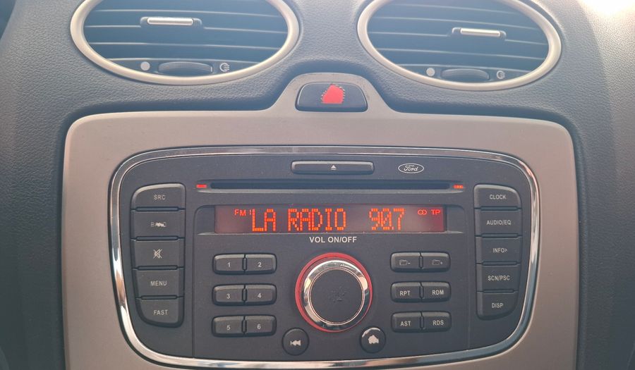 Ford Focus Ii 1.6 TREND Sedan 2012