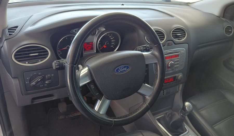 Ford Focus Ii 2.0 GHIA Hatchback 2012