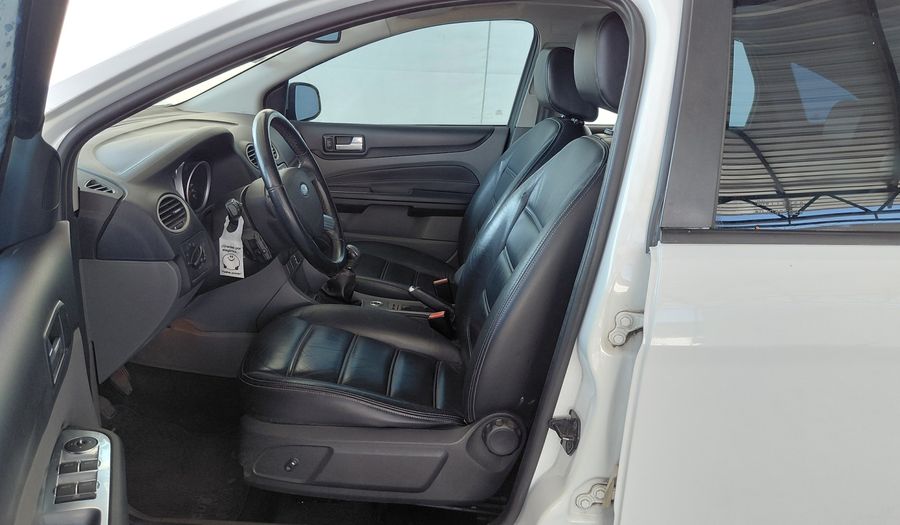 Ford Focus Ii 2.0 GHIA Hatchback 2012