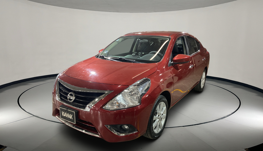 Nissan • Versa