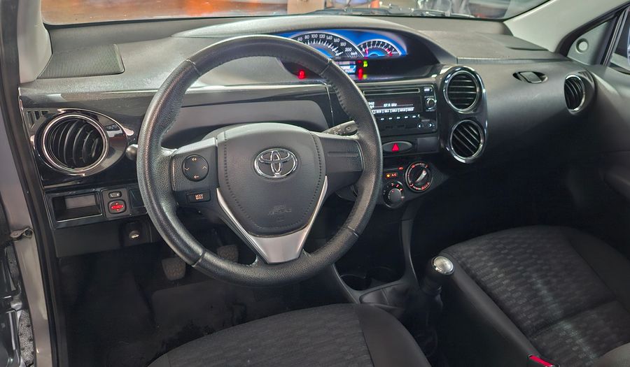 Toyota Etios 1.5 XLS Hatchback 2015
