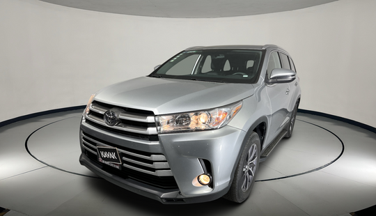 Toyota • Highlander