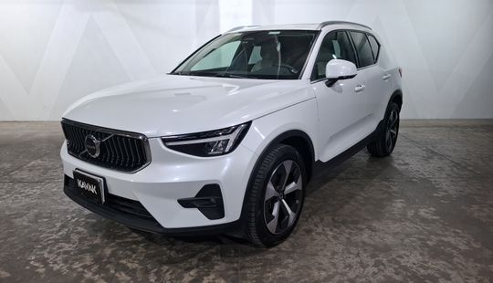 Volvo • XC40