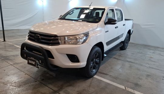 Toyota • Hilux