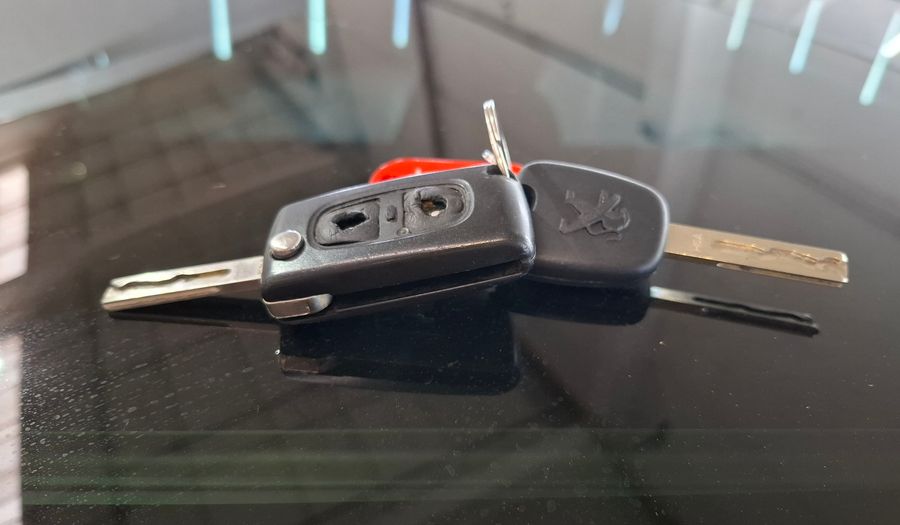 Peugeot 308 1.6 ALLURE NAV MT Hatchback 2012