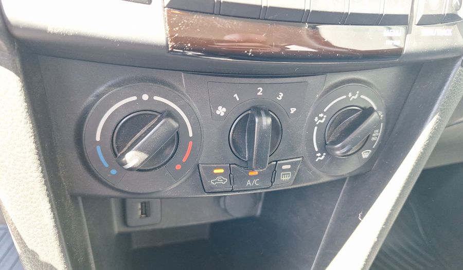 Suzuki Swift 1.4 GL AUTO Hatchback 2012