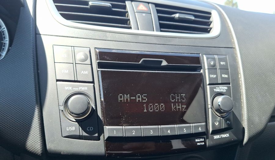 Suzuki Swift 1.4 GL AUTO Hatchback 2012