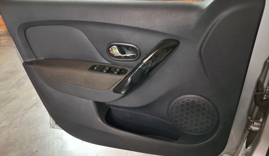 Renault Logan 1.6 ZEN Sedan 2022