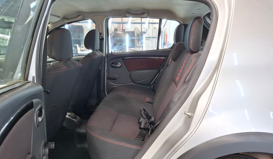 Renault Sandero Stepway 1.6 STEPWAY CONFORT Hatchback 2014