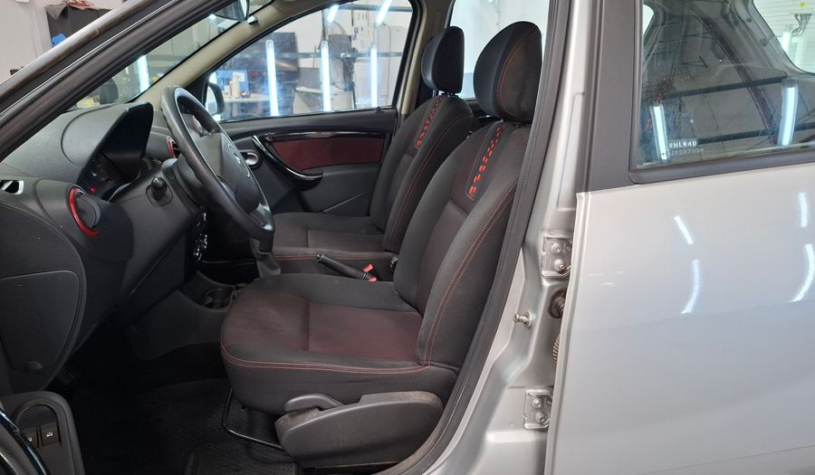 Renault Sandero Stepway 1.6 STEPWAY CONFORT Hatchback 2014