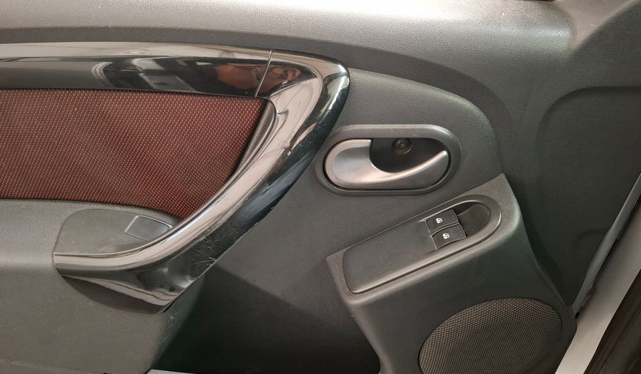 Renault Sandero Stepway 1.6 STEPWAY CONFORT Hatchback 2014