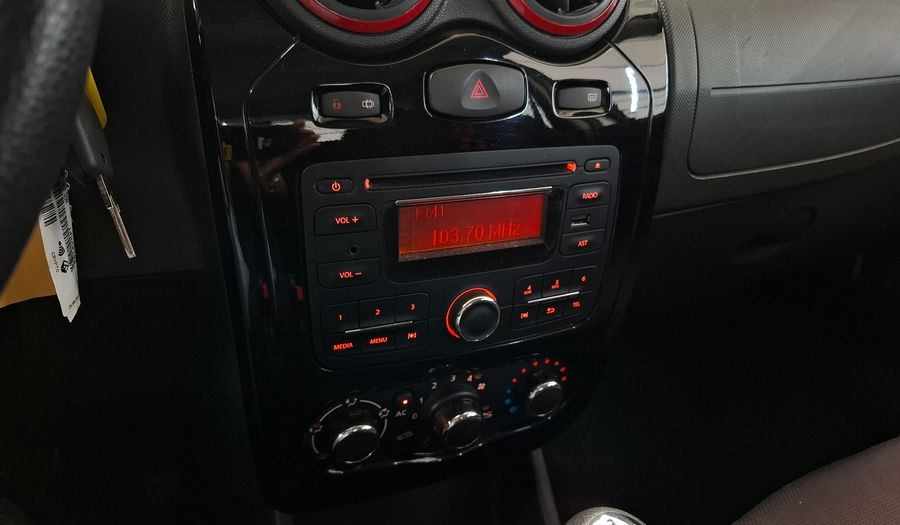 Renault Sandero Stepway 1.6 STEPWAY CONFORT Hatchback 2014