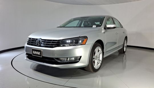 Volkswagen • Passat