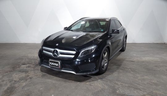 Mercedes Benz • Clase GLA