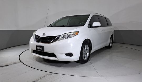 Toyota • Sienna