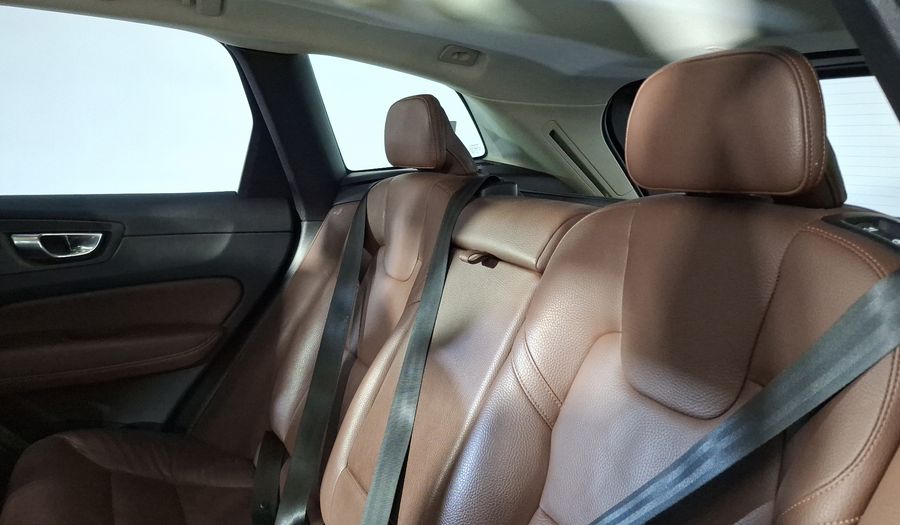 Volvo Xc60 2.0 B5 MHEV MOMENTUM AUTO AWD Suv 2022