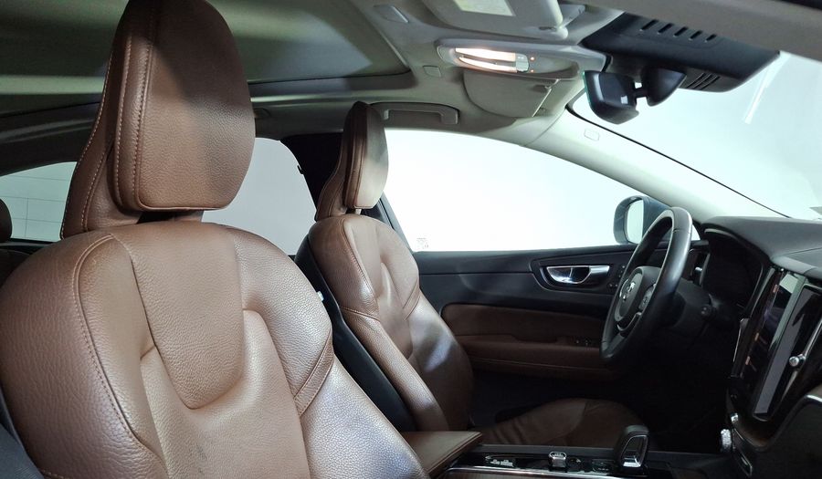 Volvo Xc60 2.0 B5 MHEV MOMENTUM AUTO AWD Suv 2022