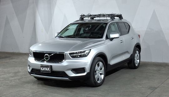 Volvo • XC40