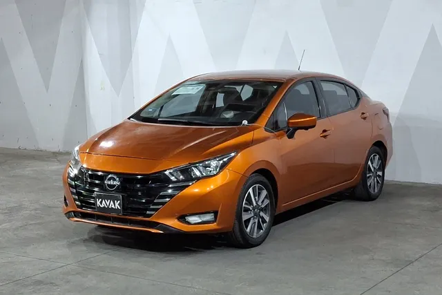 Nissan · Versa