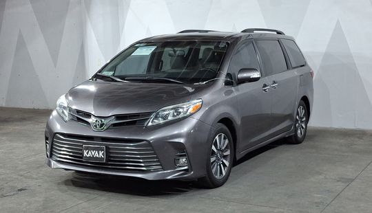 Toyota • Sienna
