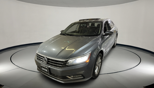 Volkswagen • Passat