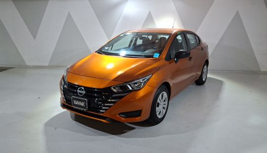 Nissan • Versa